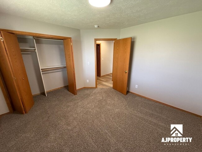 Building Photo - 911 S Colleen Ln