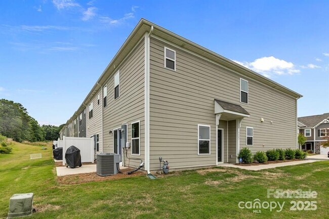 Building Photo - 5207 Maynard Hl Dr