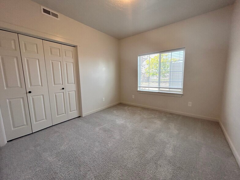 Building Photo - 4817 Continental Ln