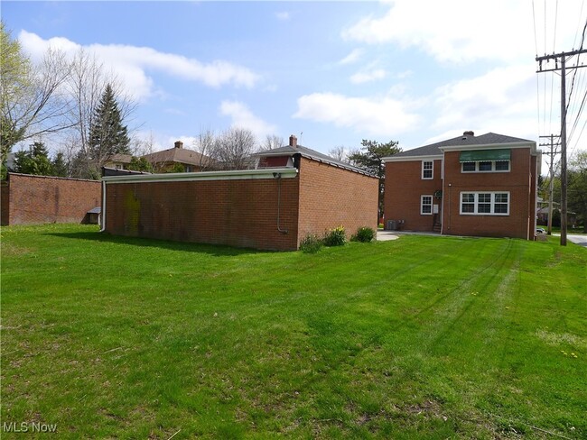 Building Photo - 3006 Warrensville Center Rd