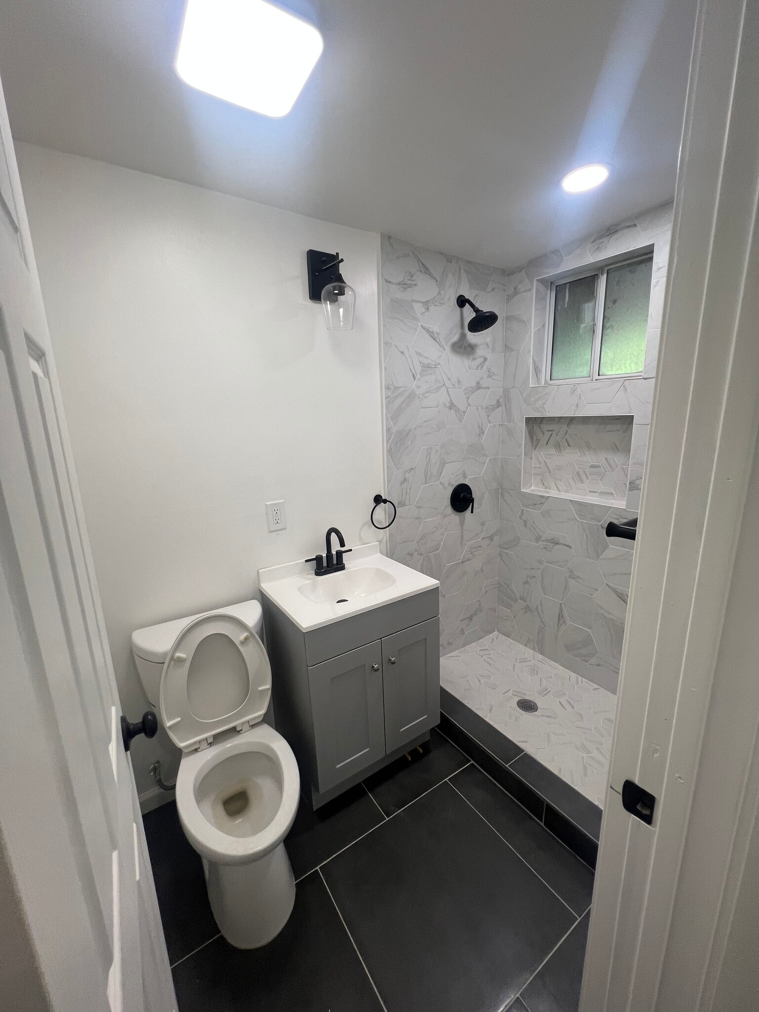 Building Photo - 8119 McNulty Ave