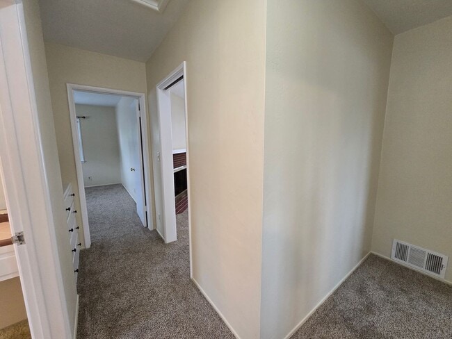 Building Photo - Charming Single Story Home