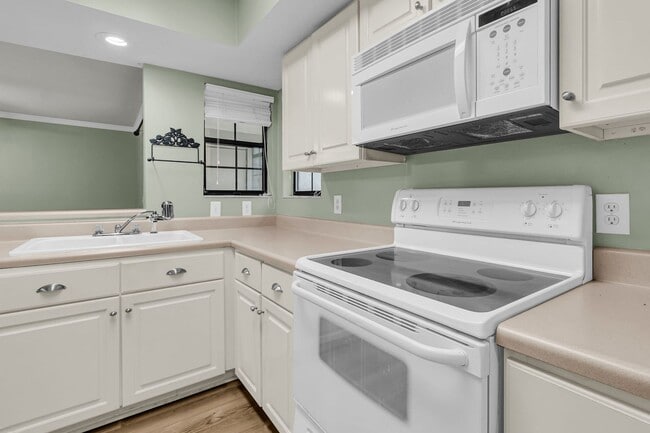 Building Photo - Charming 2BR/2BA Condo with Water Views in Sought-After Montclair – Mount Pleasant, SC