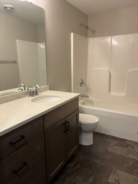 Building Photo - 622 15th Ave NE