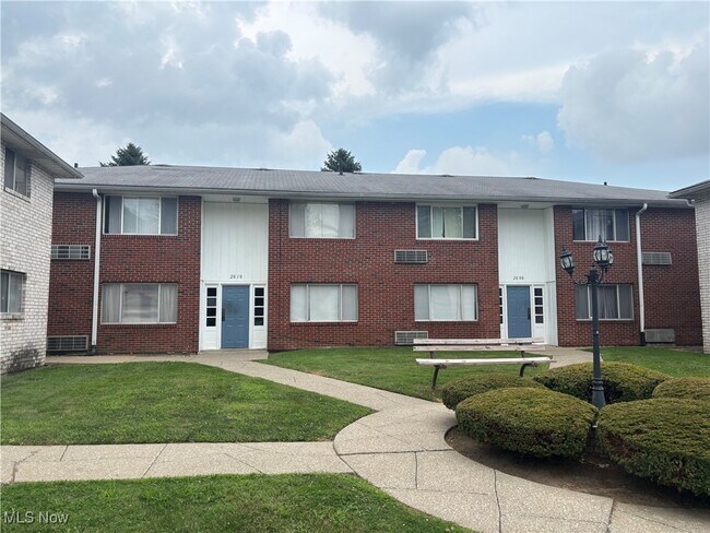 Primary Photo - 2010 Woodlawn Ave NW