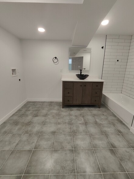 Building Photo - 8 N 100 E