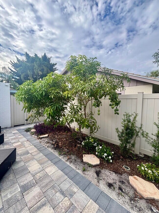 Building Photo - 1212 Mulberry Pl