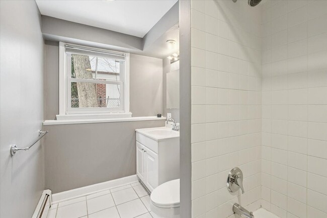 Building Photo - 825 Highview Terrace