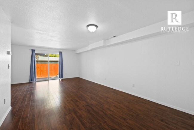 Building Photo - 826 Bennett Ave