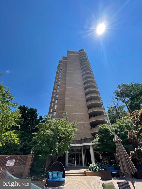 Building Photo - 10101 Grosvenor Pl