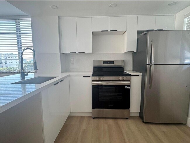 Building Photo - 8000 Harding Ave