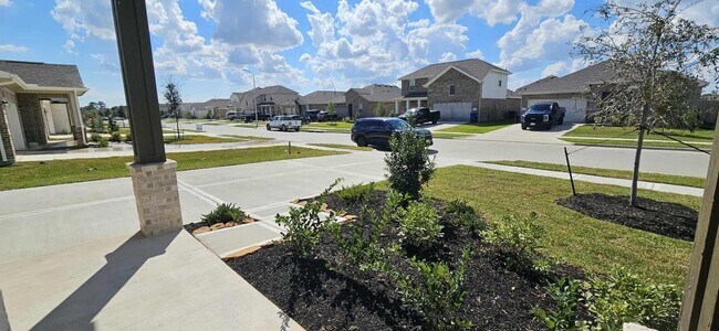 Building Photo - 8442 Bay Oaks Dr