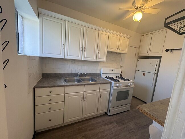 Building Photo - 5132 S Blackstone Ave