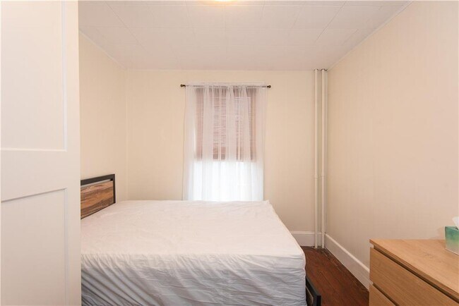 Building Photo - 11 Brewer St