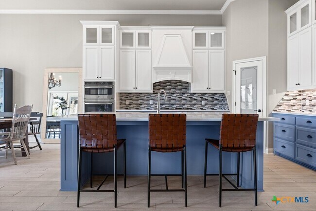 Building Photo - 1745 Alta Vista Loop