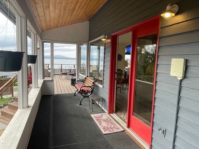 Building Photo - Windmill Heights Home With Community Beach...