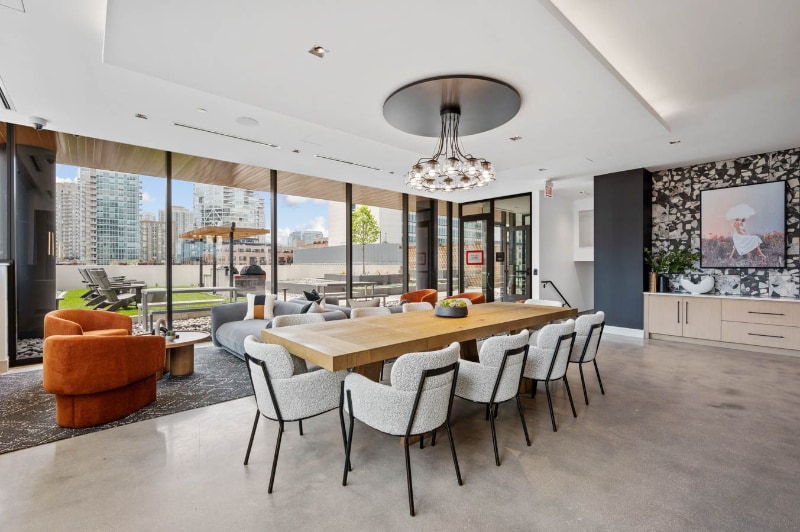 Building Photo - 468 W Chicago Ave