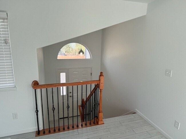 Building Photo - 775 Descendant Dr