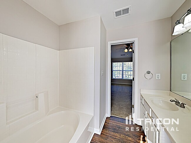 Building Photo - 9609 Chastain Walk Dr