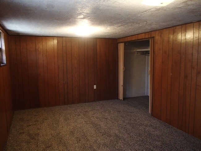 Building Photo - Larger 2 bedroom, 2 bathroom home! Pet Fri...