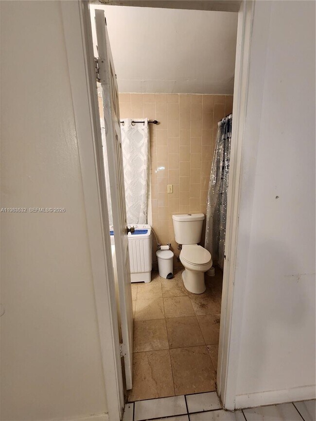 Building Photo - 2210 SW 89th Ct