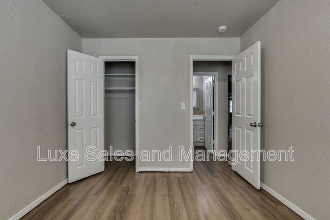 Building Photo - 1005 SW 63rd St