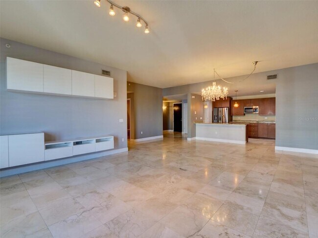 Building Photo - 100 S Eola Dr