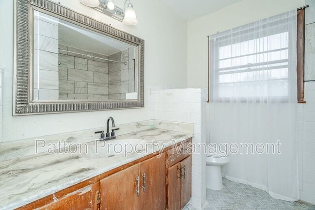 Building Photo - 1703 Pecos St