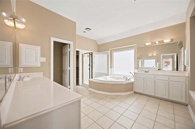 Building Photo - 14715 Golden Bough Ln