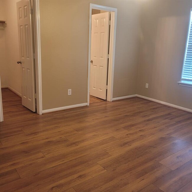 Building Photo - 6814 Manor Terrace Ln