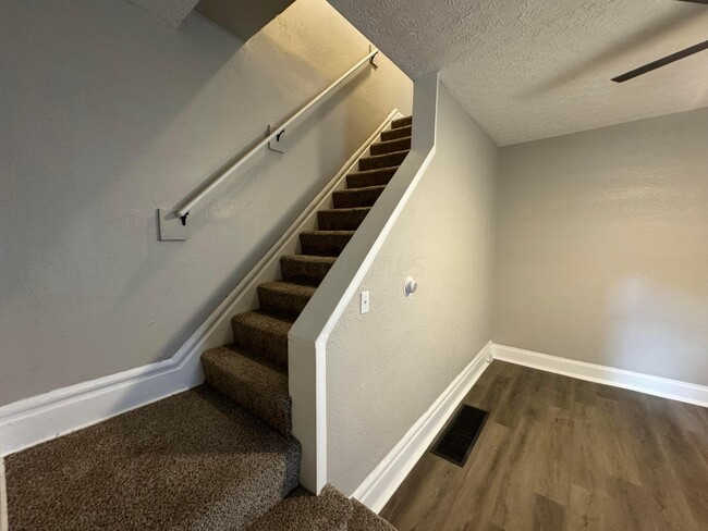 Building Photo - 99 Whitethorne Ave