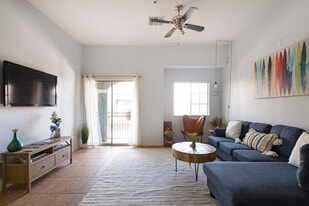 Building Photo - 2402 E 5th St