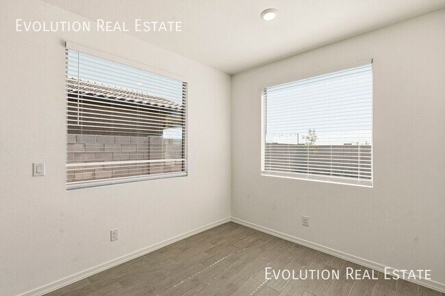 Building Photo - 11461 E Ulysses Ave