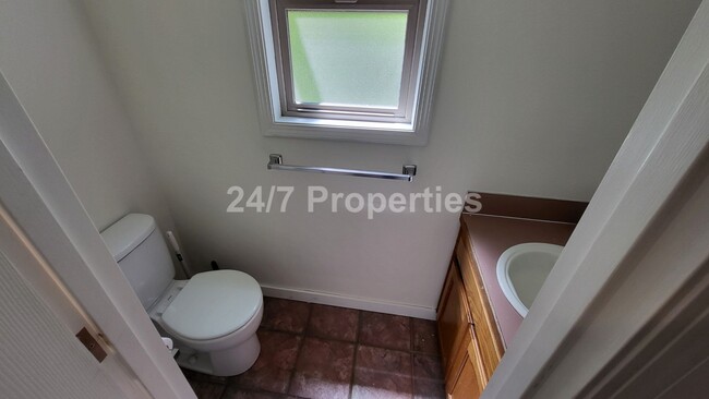 Building Photo - Stunning Home in Tranquil SW Neighborhood