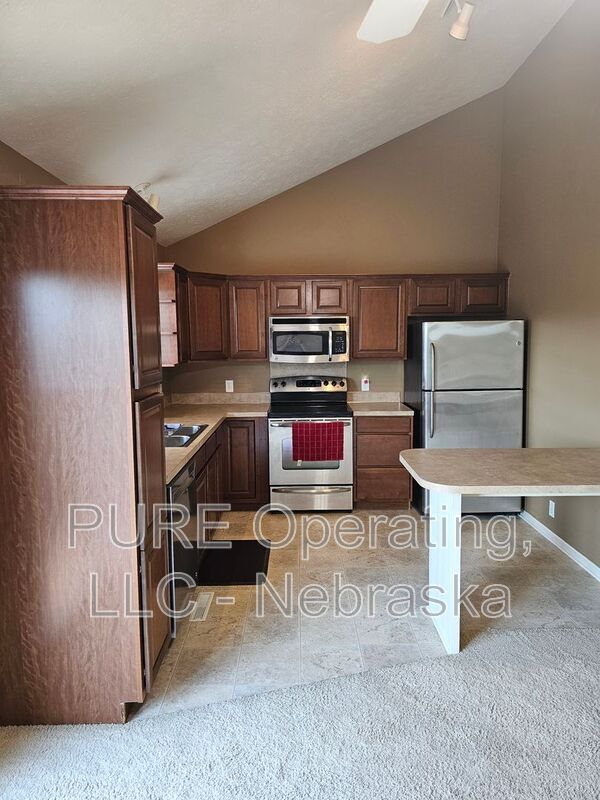 Building Photo - 16860 Larimore Ave