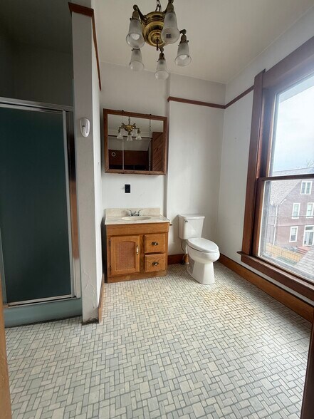 Building Photo - 317 e 13th st