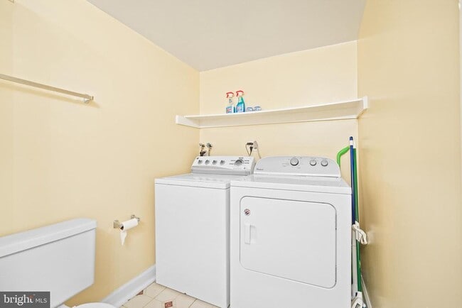 Building Photo - 3436 S Utah St