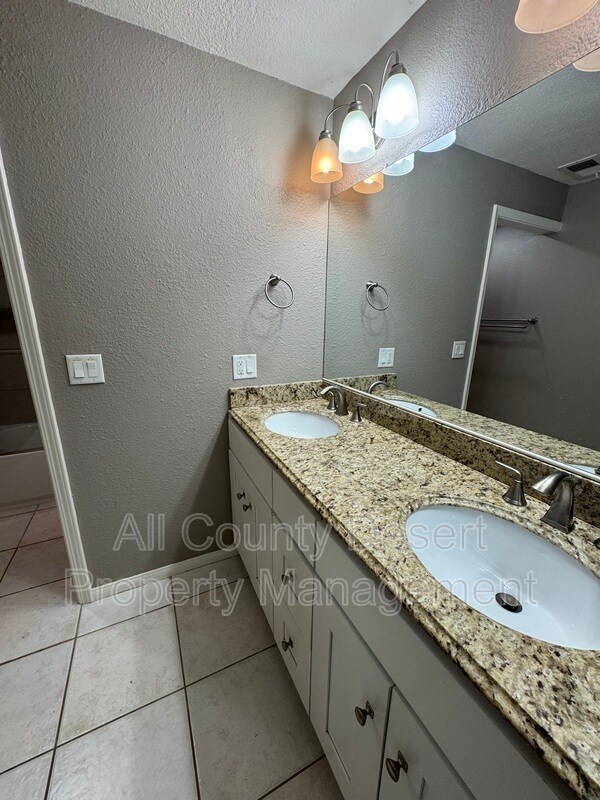 Building Photo - 70181 Sun Valley Dr