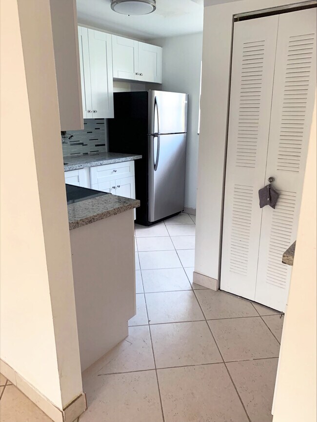 Building Photo - 508 Gardens Dr