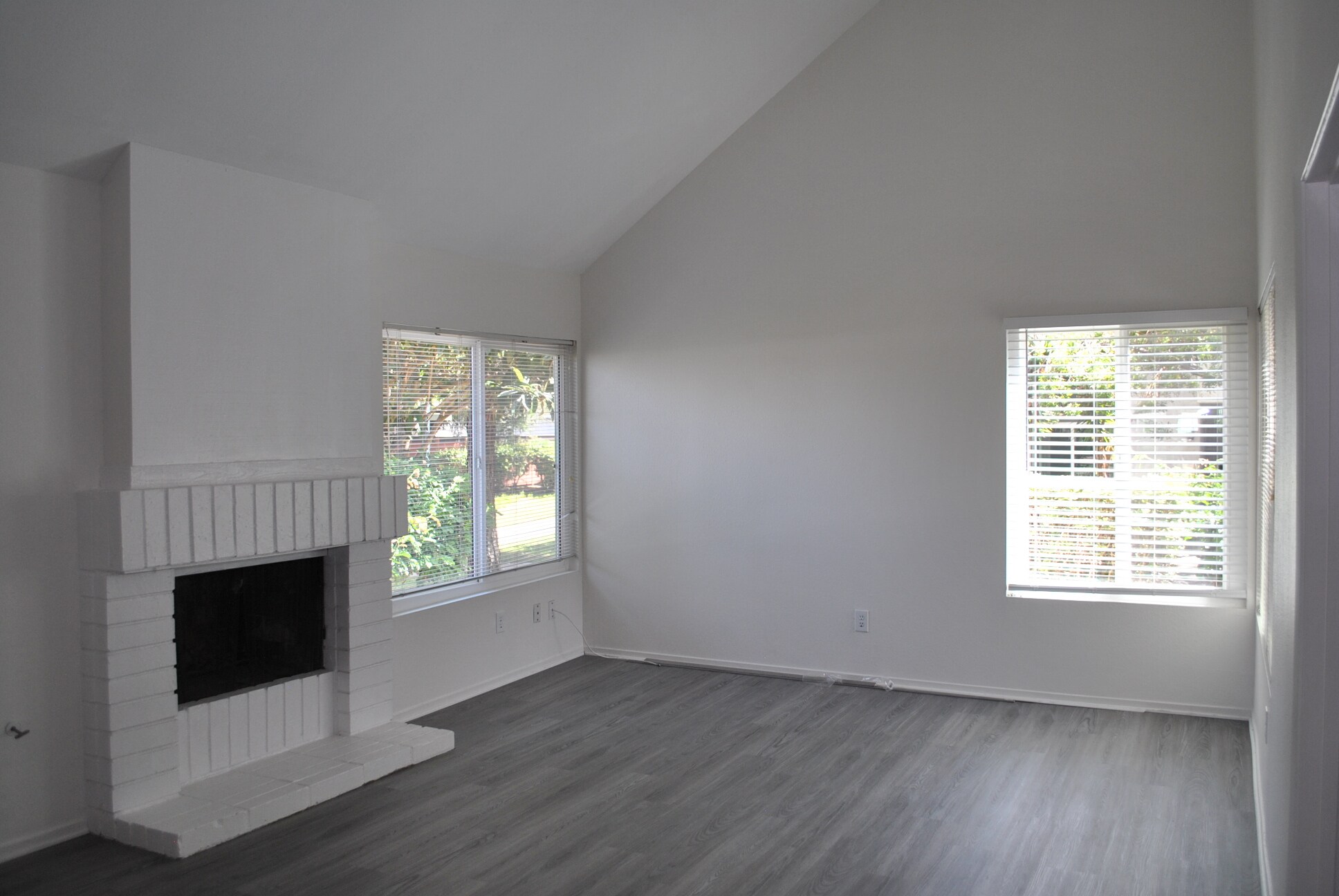 Building Photo - 10626 Escobar Dr