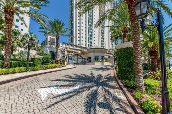 Building Photo - 16051 Collins Ave