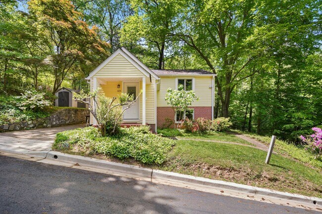 Primary Photo - 3 Bed 1.5 Bath - Takoma Park Cottage - Mov...