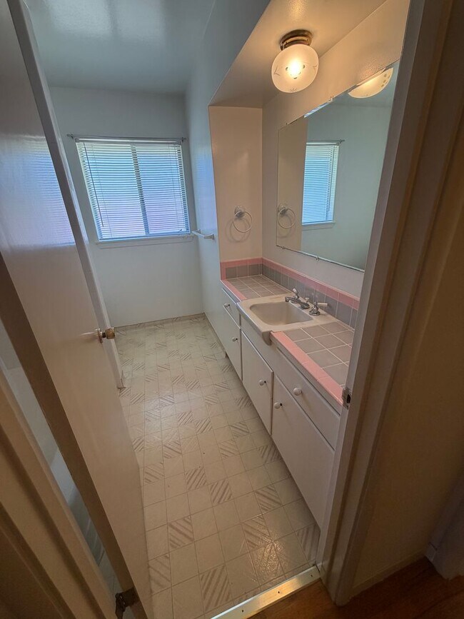 Building Photo - 3 Bedroom | 3 Bathroom | Westmore Oaks Single Family Home Available Now