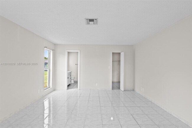 Building Photo - 3165 NW 116th Ave