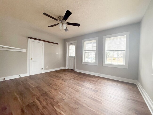 Building Photo - 1-Bedroom Single-Level Duplex with Yard in Sparta, TN