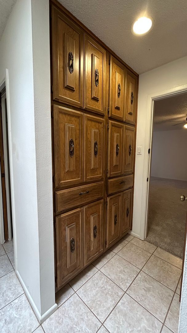 Building Photo - Large Family Home in Country Club North