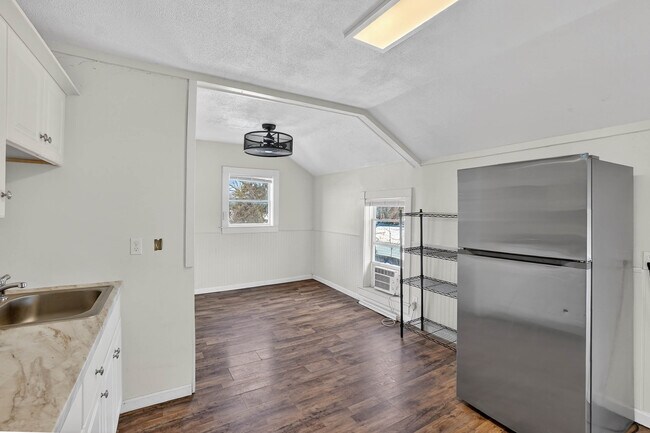 Building Photo - 120 S Main St