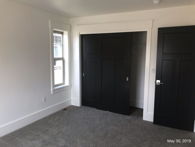 Building Photo - Stunning Liberty Lake Townhouse
