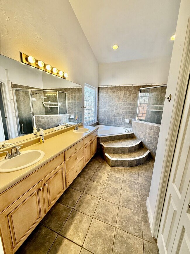 Building Photo - 4-BR Home in Shadow Mountain @ Green Valley