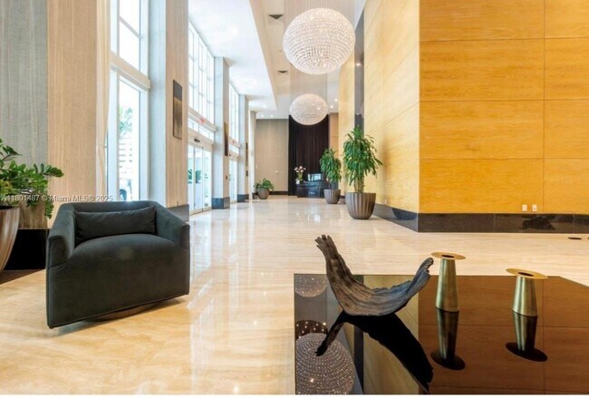Building Photo - 950 Brickell Bay Dr